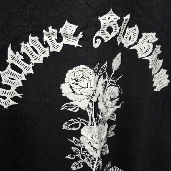 Shein Mens Black Graphic Tee with White Rose Print Nature Blossom Design Size S - Picture 4 of 6